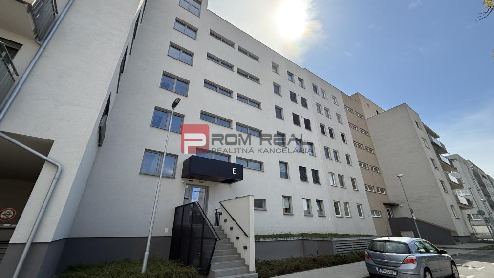 PRENÁJOM 2,5 izbový byt + parking Galvaniho BA Ružinov