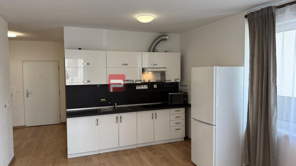 PRENÁJOM 2,5 izbový byt + parking Galvaniho BA Ružinov