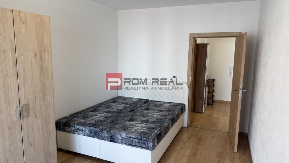 PRENÁJOM 2,5 izbový byt + parking Galvaniho BA Ružinov