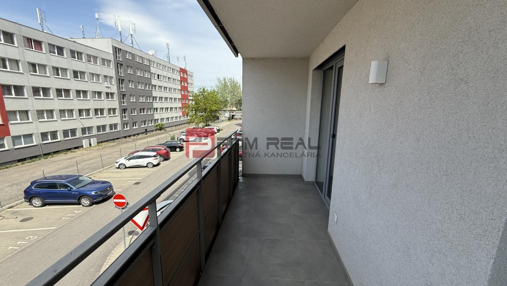 PRENÁJOM 2,5 izbový byt + parking Galvaniho BA Ružinov