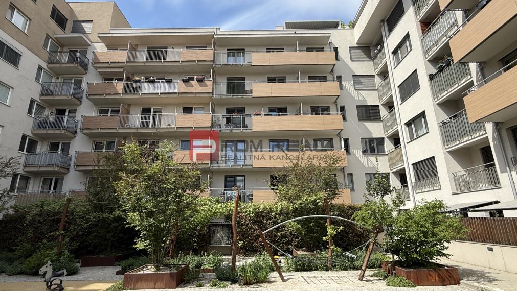 PRENÁJOM 2,5 izbový byt + parking Galvaniho BA Ružinov