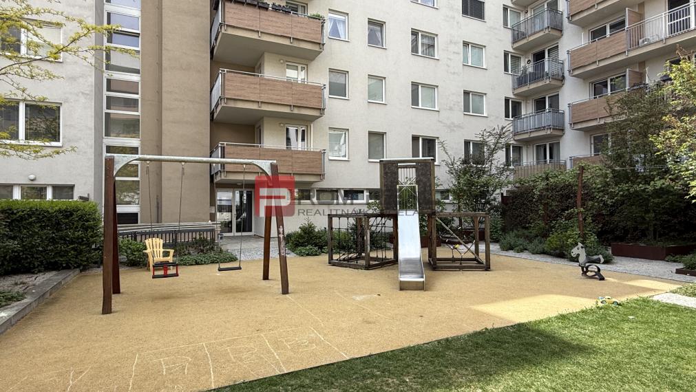 PRENÁJOM 2,5 izbový byt + parking Galvaniho BA Ružinov