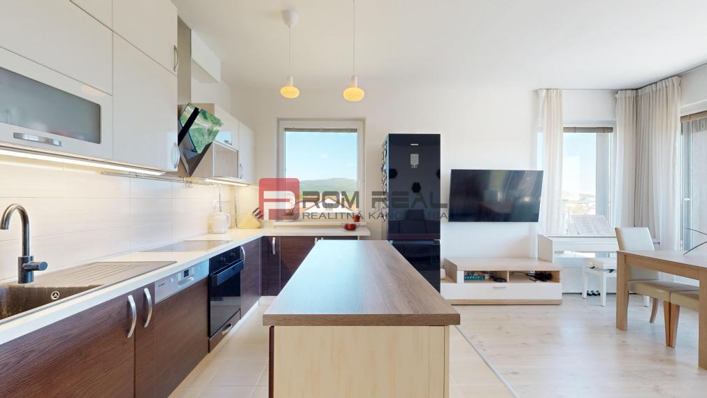 EXKLUZÍVNE: 3-izbový byt s 20 m2 terasou a 2x parkovaním