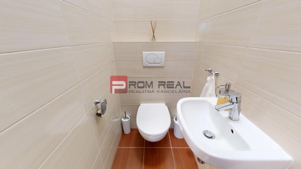 EXKLUZÍVNE: 3-izbový byt s 20 m2 terasou a 2x parkovaním