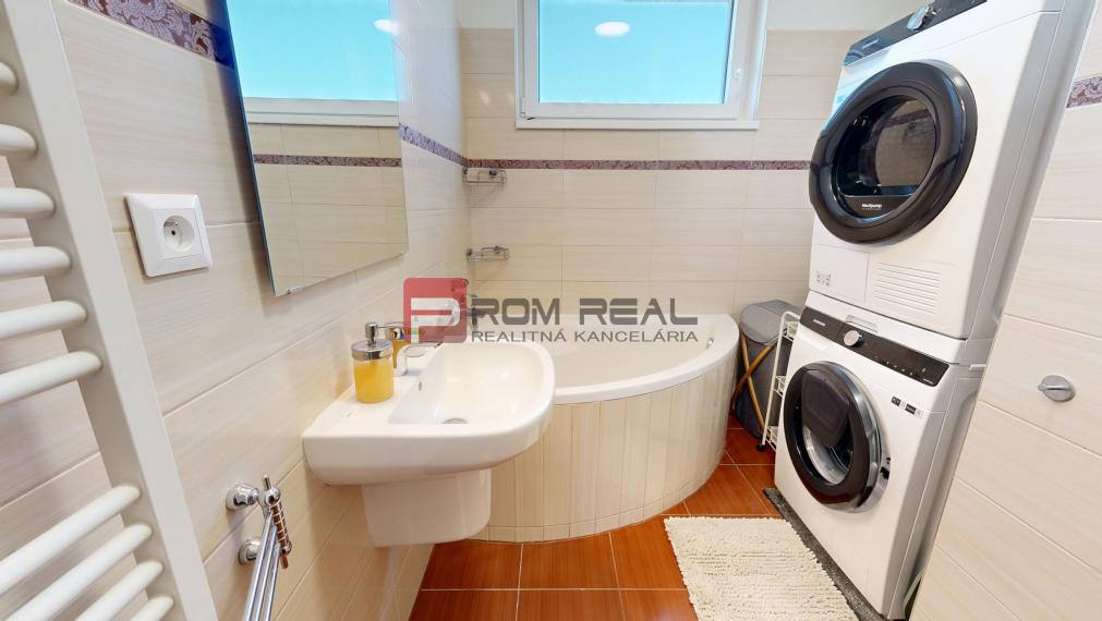 EXKLUZÍVNE: 3-izbový byt s 20 m2 terasou a 2x parkovaním