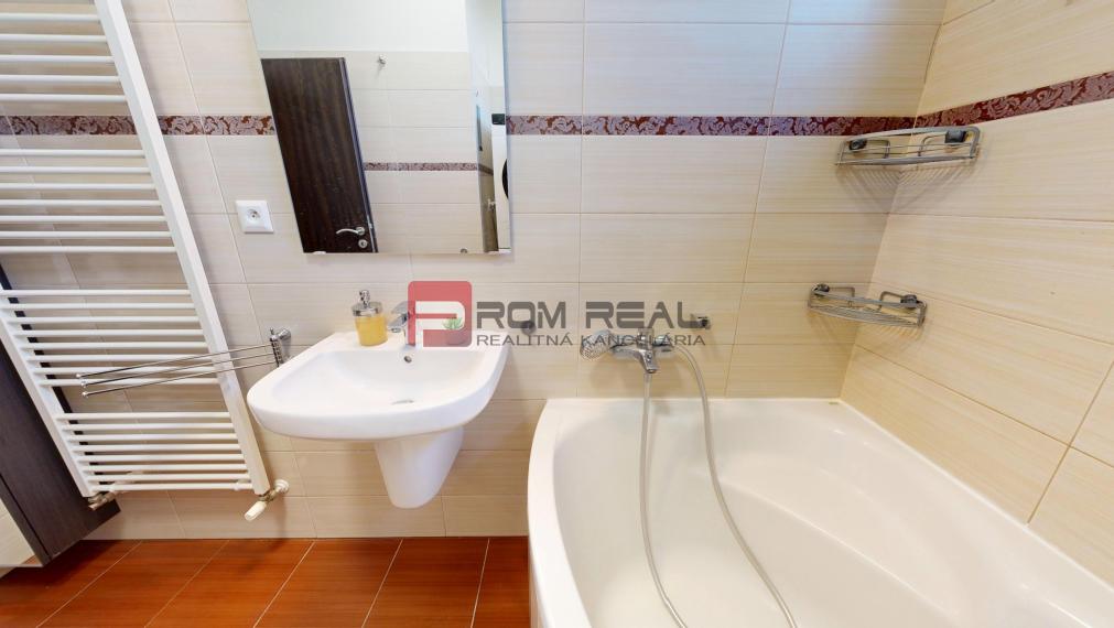 EXKLUZÍVNE: 3-izbový byt s 20 m2 terasou a 2x parkovaním