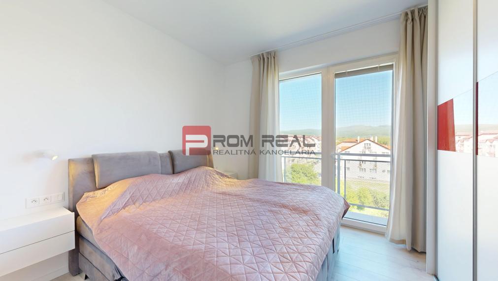 EXKLUZÍVNE: 3-izbový byt s 20 m2 terasou a 2x parkovaním