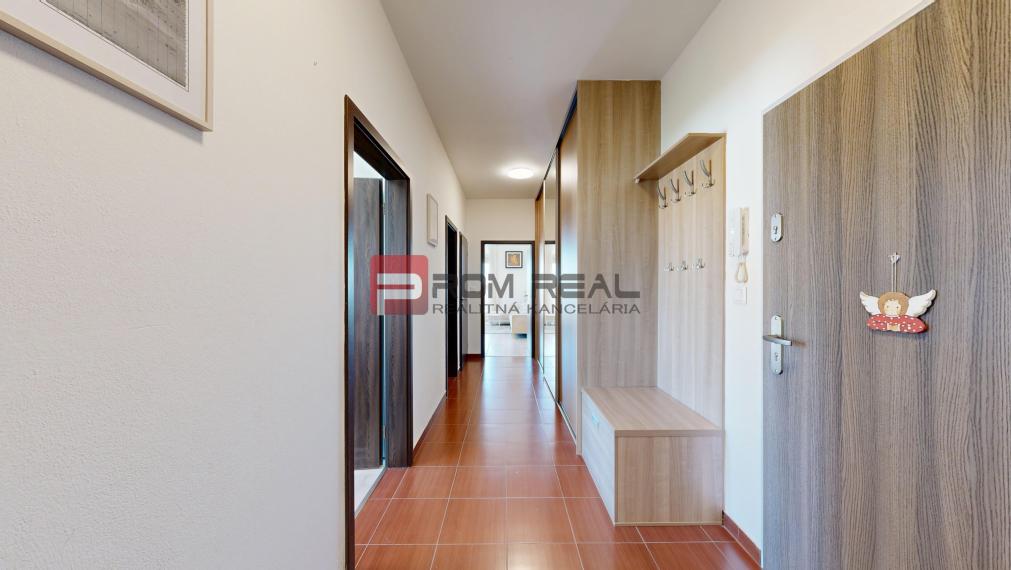 EXKLUZÍVNE: 3-izbový byt s 20 m2 terasou a 2x parkovaním