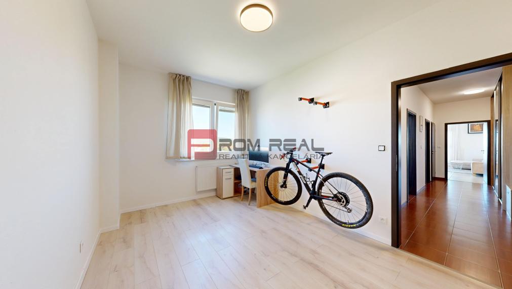 EXKLUZÍVNE: 3-izbový byt s 20 m2 terasou a 2x parkovaním