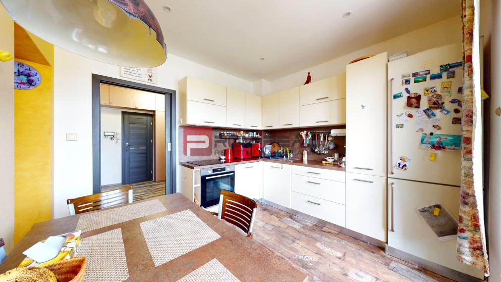 3i byt, vkusne komplet. zrekonštruovaný byt Centrum PIEŠŤANY