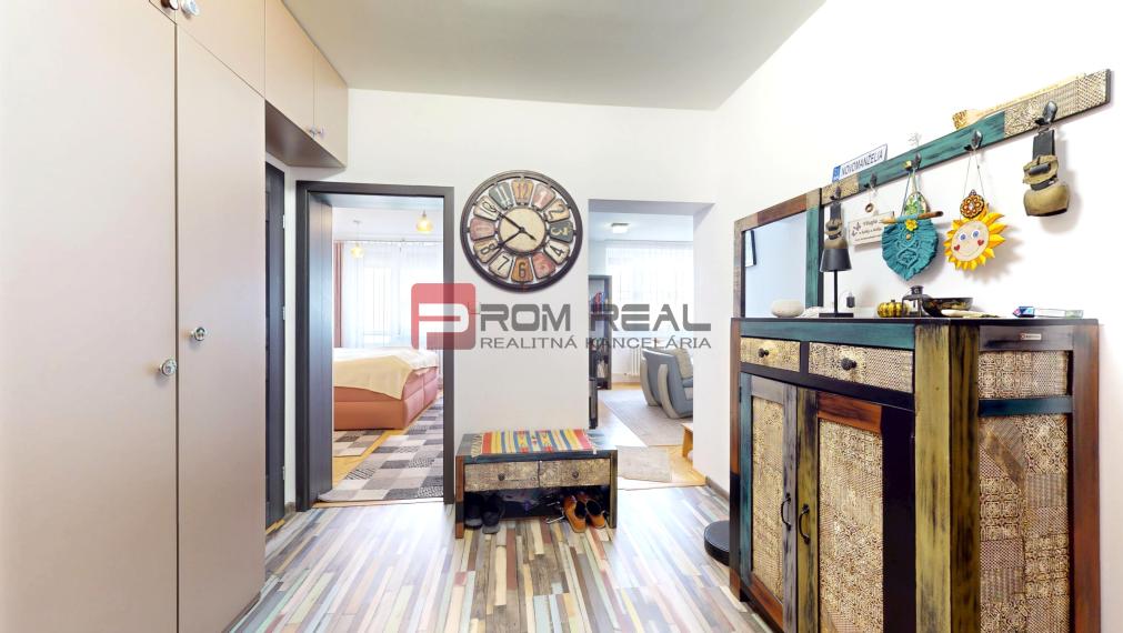 3i byt, vkusne komplet. zrekonštruovaný byt Centrum PIEŠŤANY
