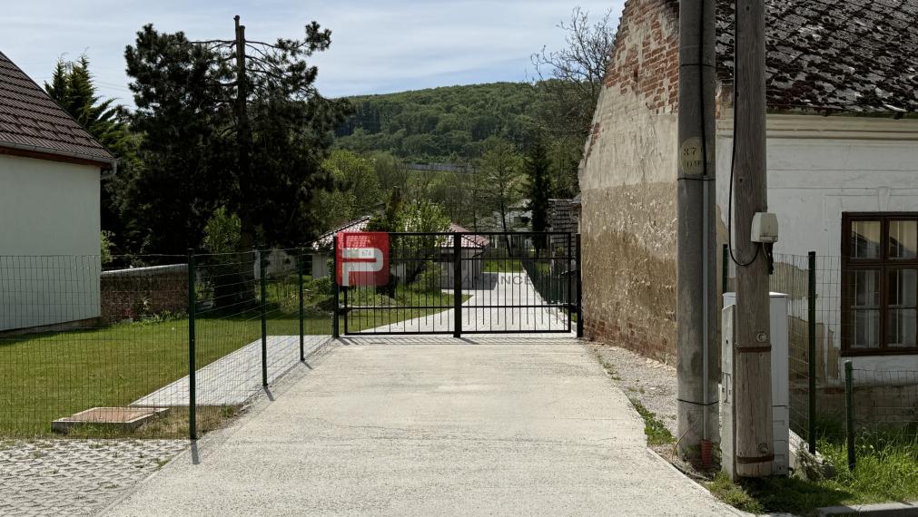 PREDAJ nádherný pozemok Borinka všetky siete + super výhľad