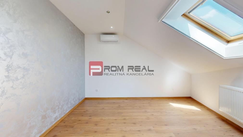 Ponúkame na predaj priestranný rodinný dom v pokojnej časti Šamorín