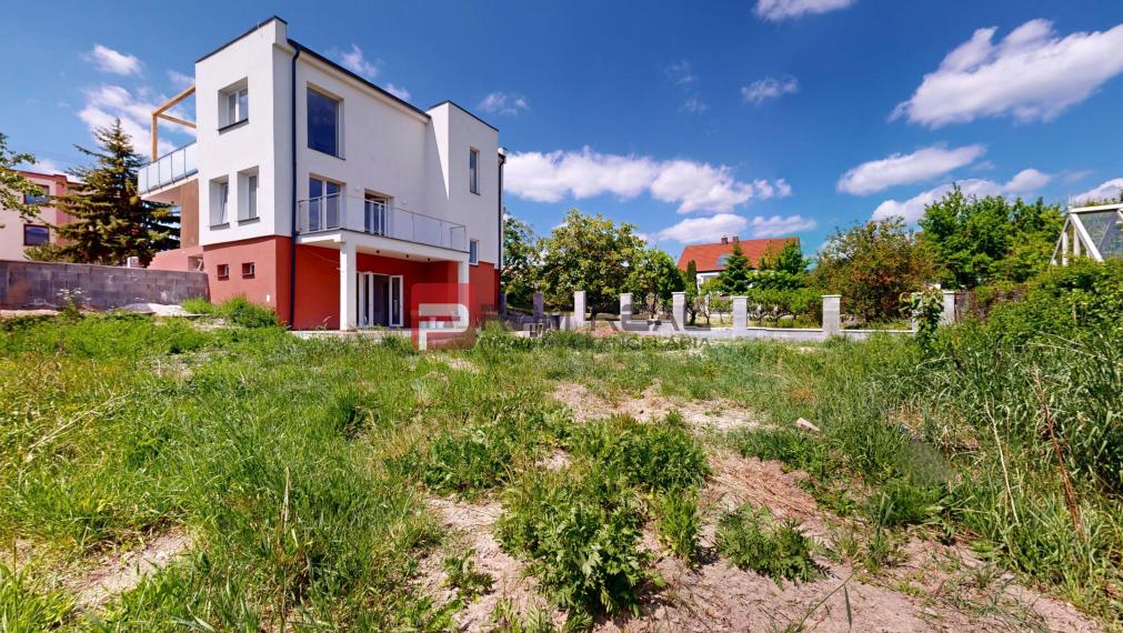 Priestranný rodinný dom v TOP lokalite -Modra Vršky