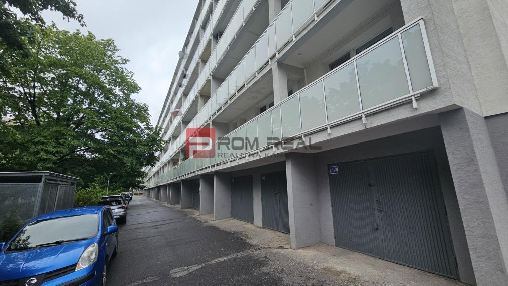 Na prenájom 3 izbový byt s veľkou loggiou Bratislava Rača