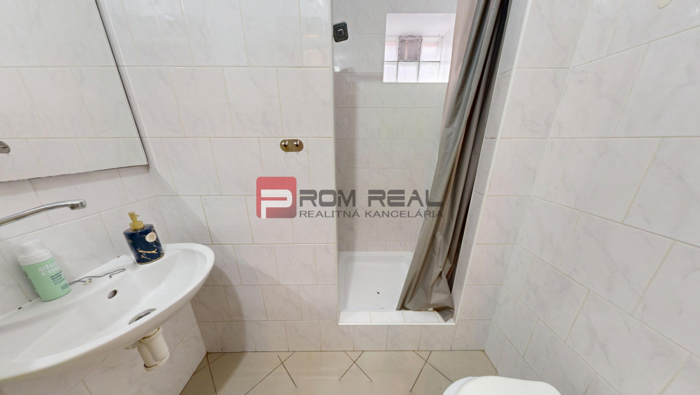 PRENAJOM 2 izbovy byt pri Amfiku