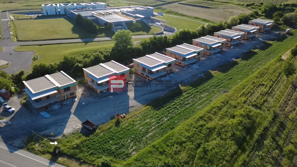 4-izbový mezonet so záhradou v projekte PRI KAPLNKE – Dubová, Malé Karpaty