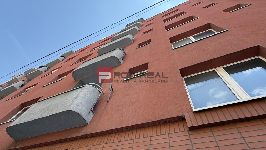 PREDAJ 4-izbový byt s 2 balkónmi Staré Mesto - Krížna 95m2
