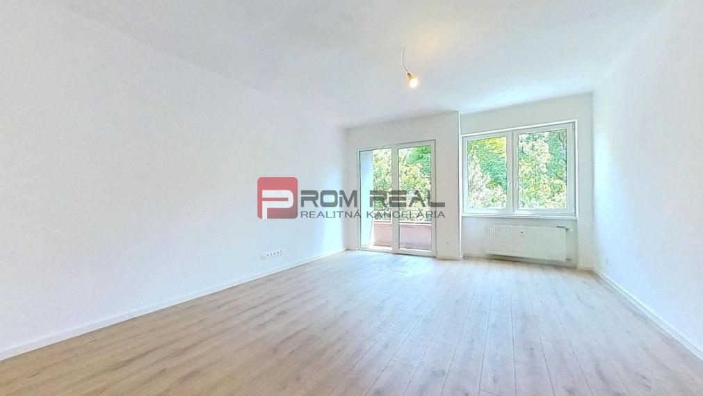 PREDAJ 4-izbový byt s 2 balkónmi Staré Mesto - Krížna 95m2