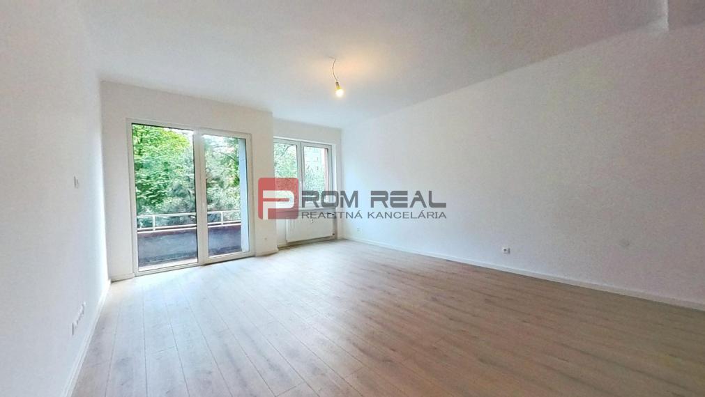 PREDAJ 4-izbový byt s 2 balkónmi Staré Mesto - Krížna 95m2