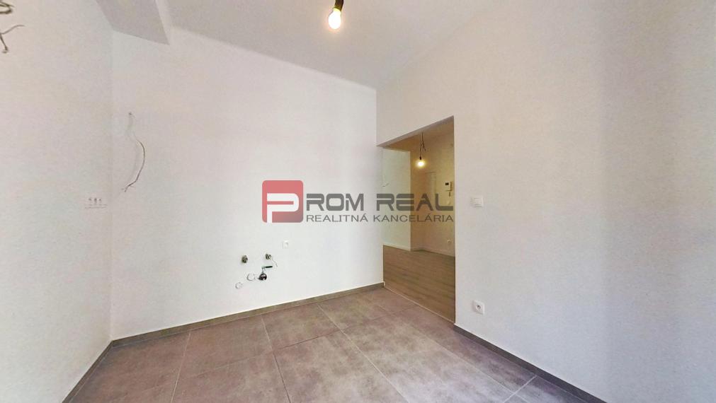 PREDAJ 4-izbový byt s 2 balkónmi Staré Mesto - Krížna 95m2