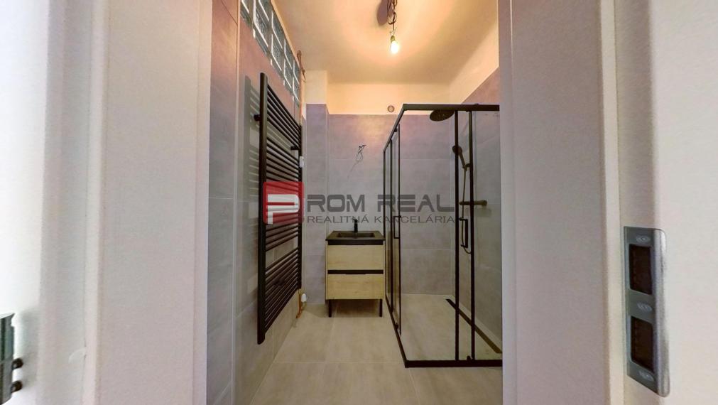 PREDAJ 4-izbový byt s 2 balkónmi Staré Mesto - Krížna 95m2