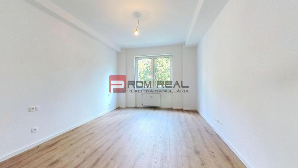 PREDAJ 4-izbový byt s 2 balkónmi Staré Mesto - Krížna 95m2