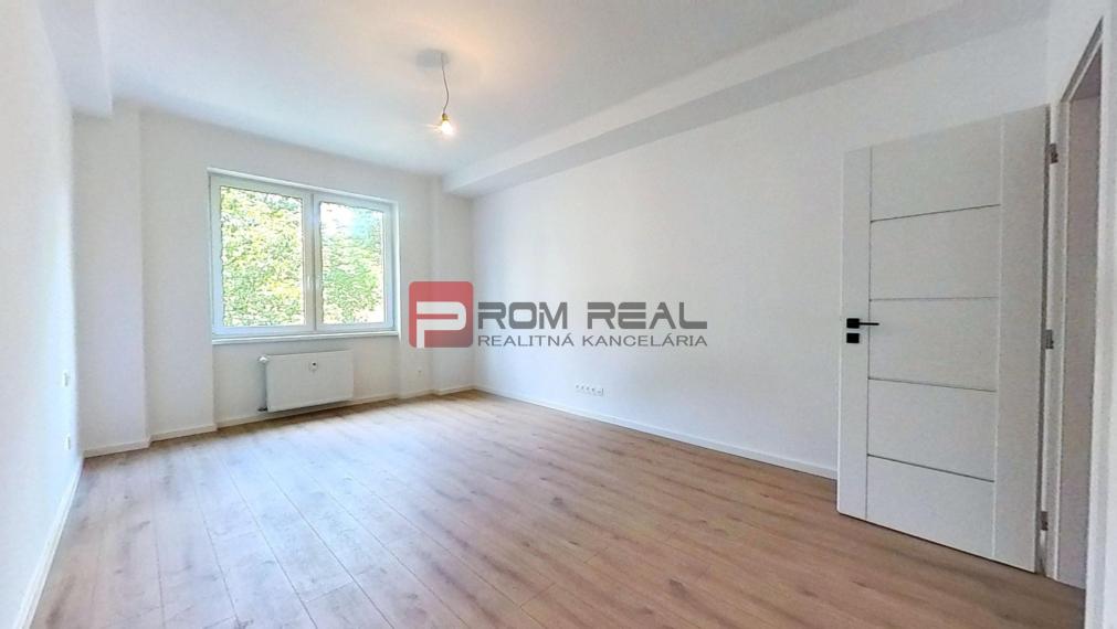 PREDAJ 4-izbový byt s 2 balkónmi Staré Mesto - Krížna 95m2