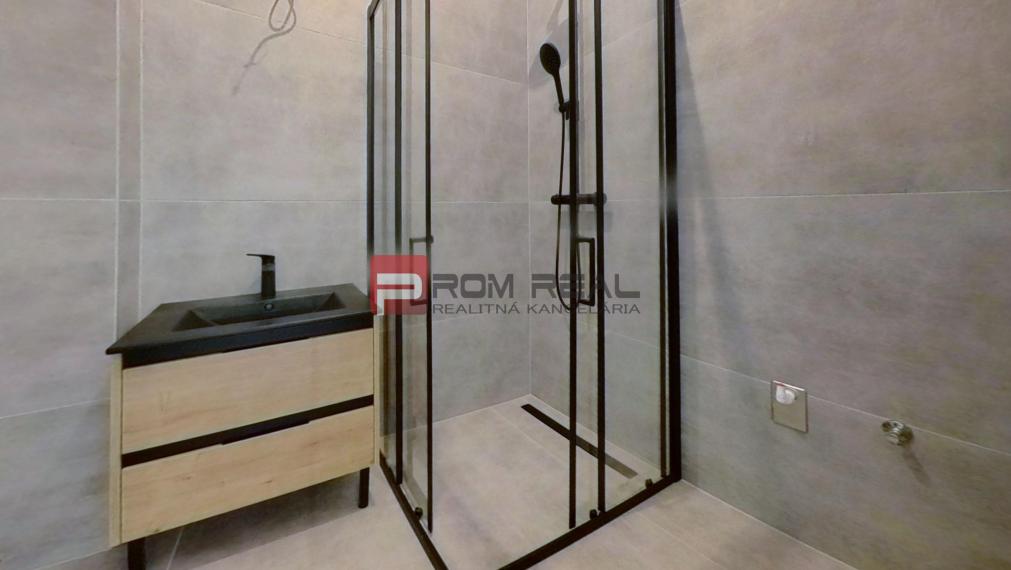 PREDAJ 4-izbový byt s 2 balkónmi Staré Mesto - Krížna 95m2