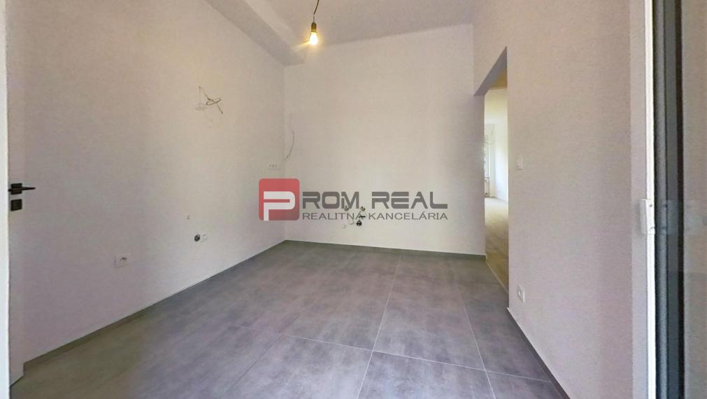 PREDAJ 4-izbový byt s 2 balkónmi Staré Mesto - Krížna 95m2