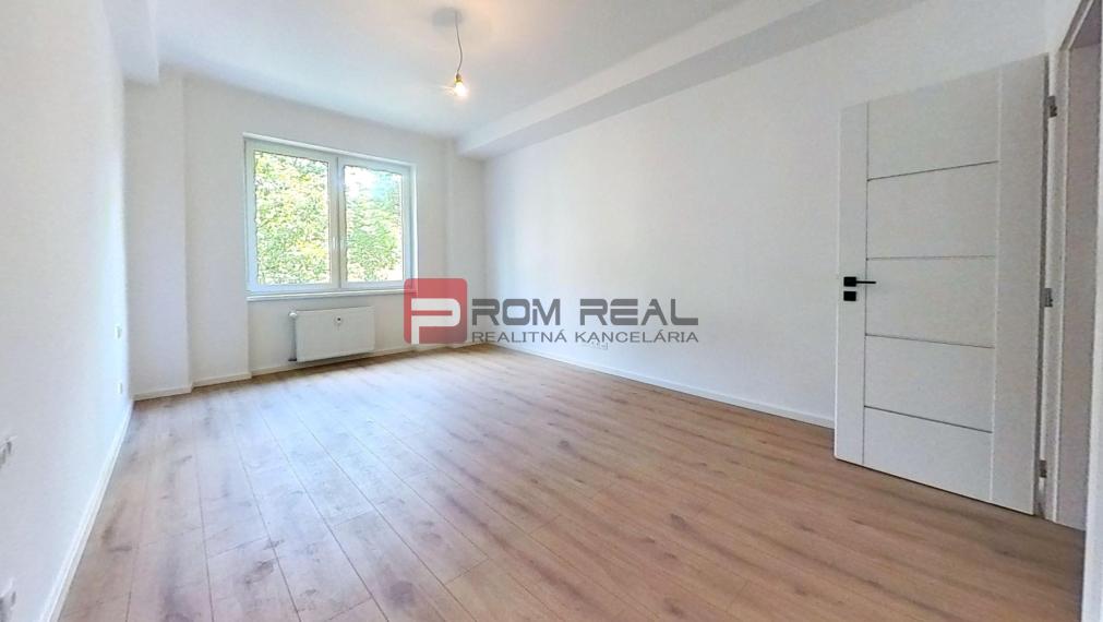 PREDAJ 4-izbový byt s 2 balkónmi Staré Mesto - Krížna 95m2