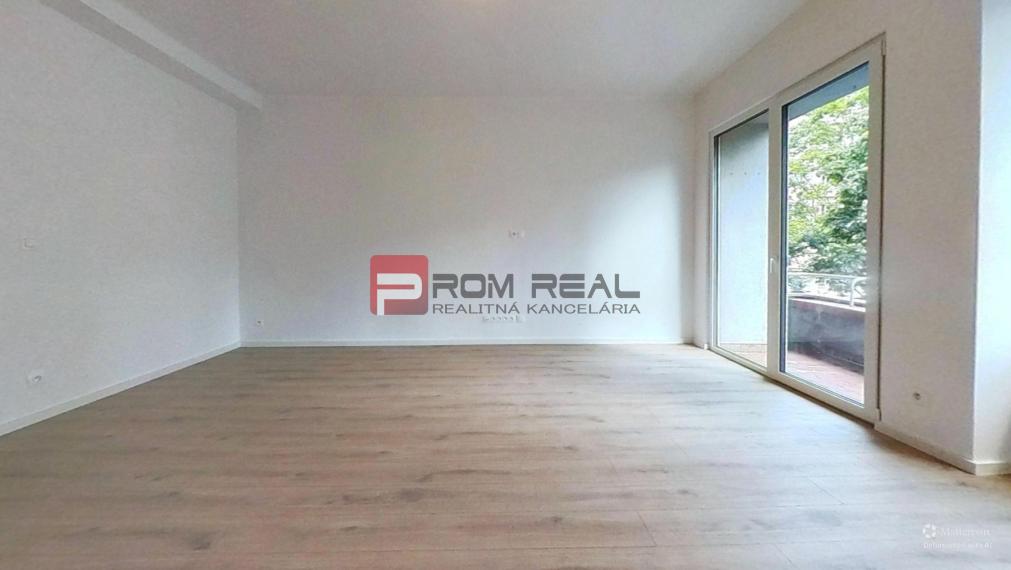 PREDAJ 4-izbový byt s 2 balkónmi Staré Mesto - Krížna 95m2