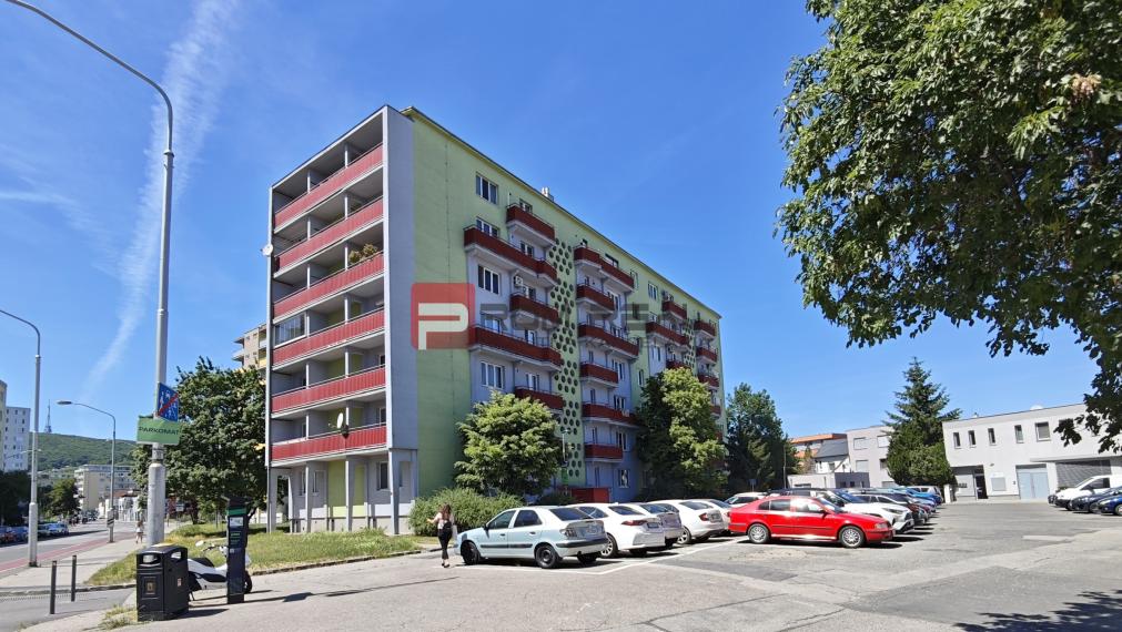 Prerobený 2-izbový byt s balkónom pri POLUSE