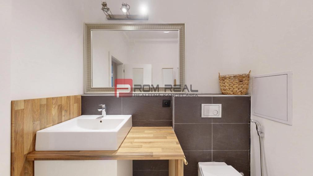 Prerobený 1 a pol izbový byt s balkónom pri POLUSE