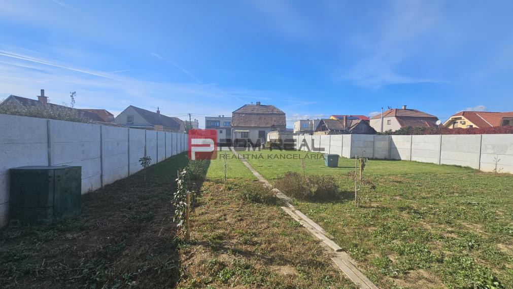 Na predaj rodinný dom Slovenský Grob, pivnica, pozemok 830m2