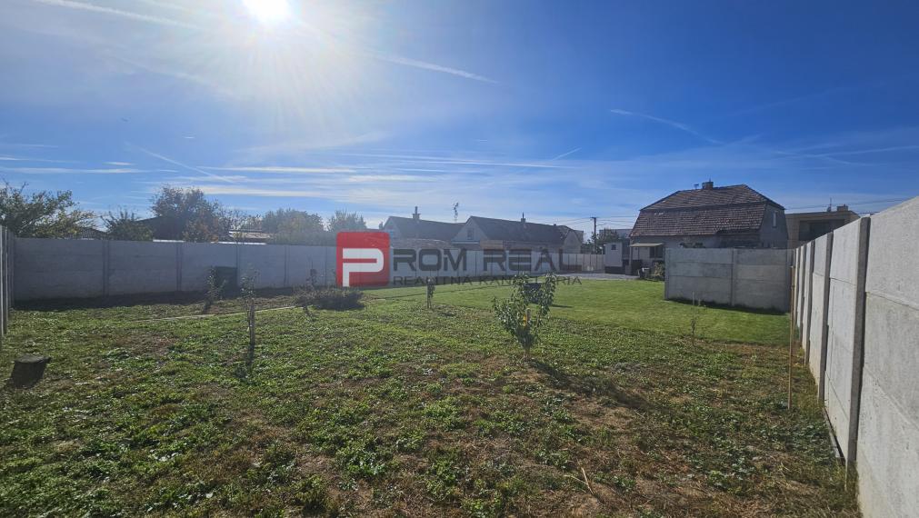 Na predaj rodinný dom Slovenský Grob, pivnica, pozemok 830m2