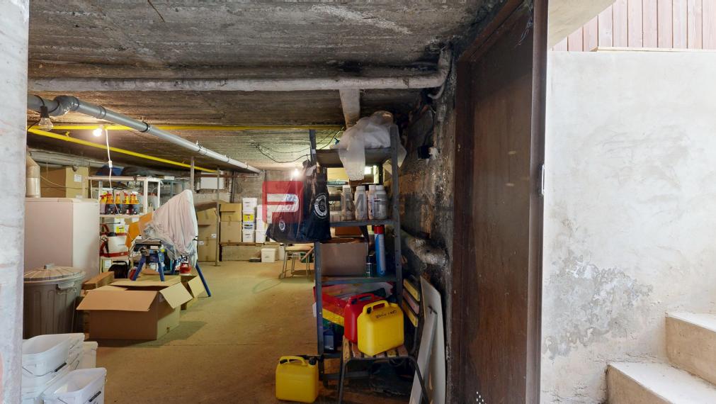 Na predaj rodinný dom Slovenský Grob, pivnica, pozemok 830m2