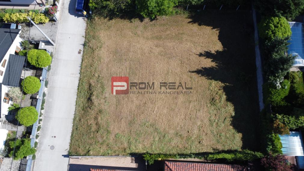 PREDAJ Najkrajší pozemok v Stupave Révová ulica 738 m2