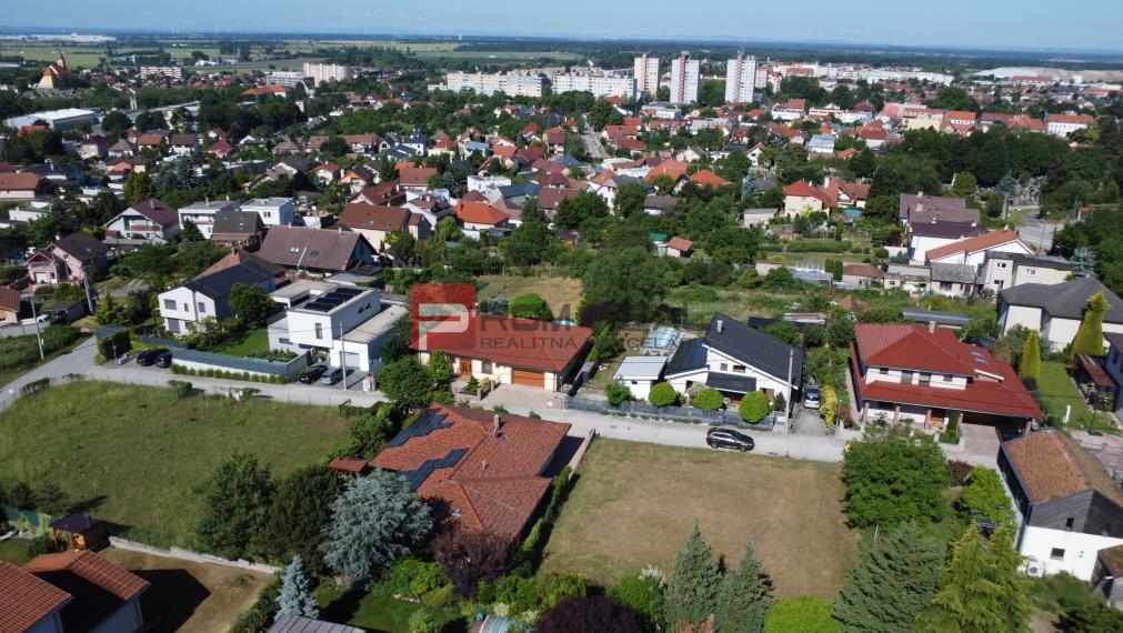 PREDAJ Najkrajší pozemok v Stupave Révová ulica 738 m2