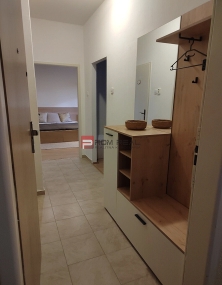 🏡 Prenájom priestranného 1-izb. bytu pri NTC – Nové Mesto
