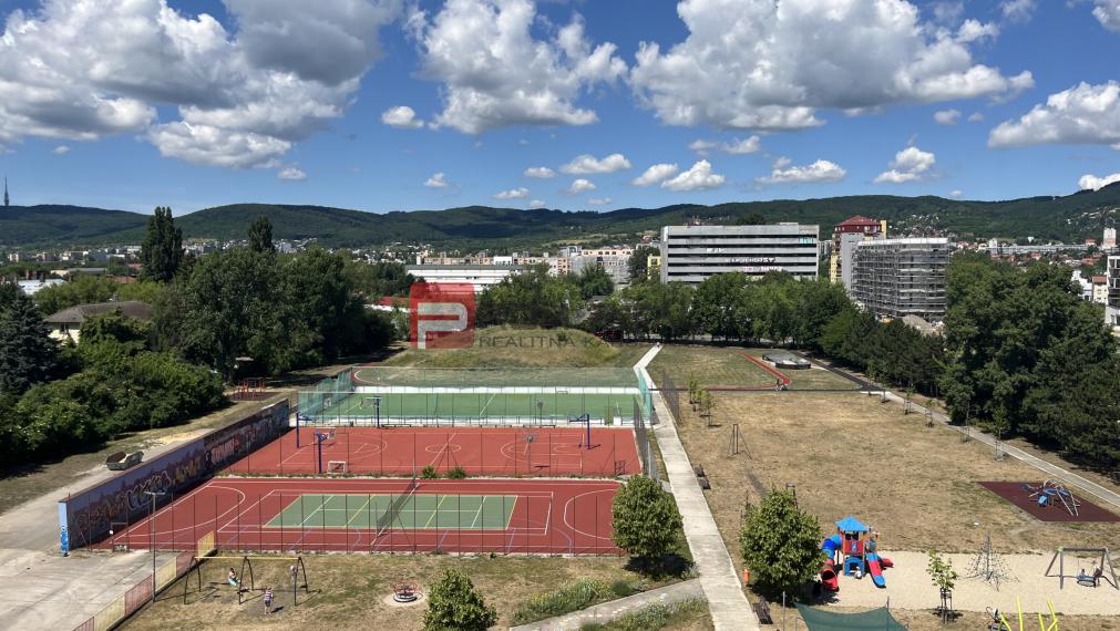 Veľký 2-izbový byt v pokojnej lokalite