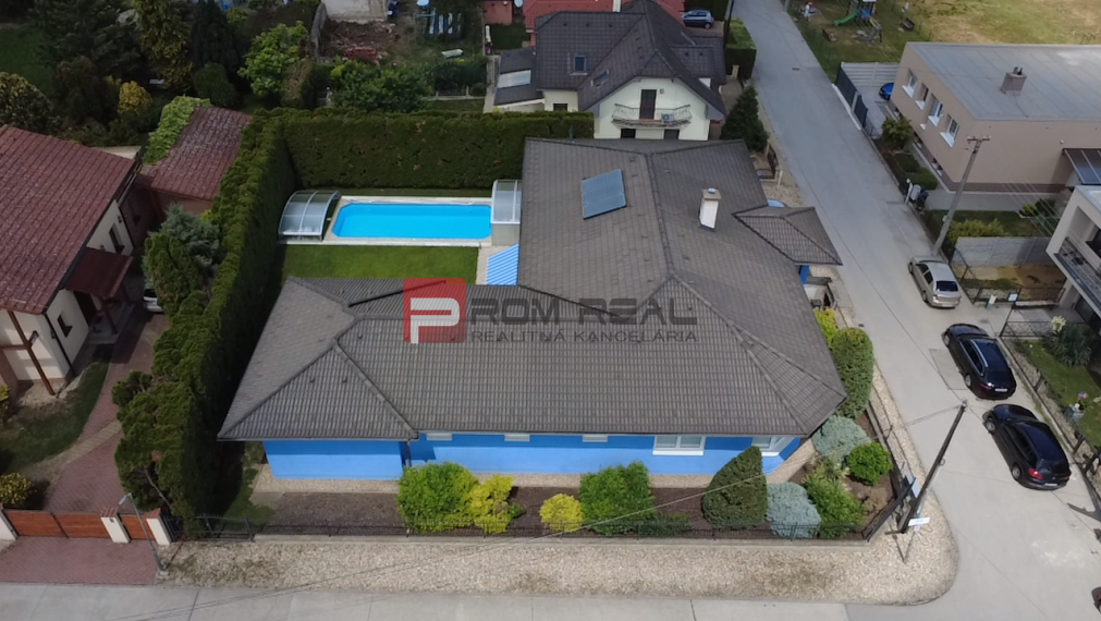 Na predaj priestranný 4i bungalov s bazénom a saunou v Dunajskej Lužnej