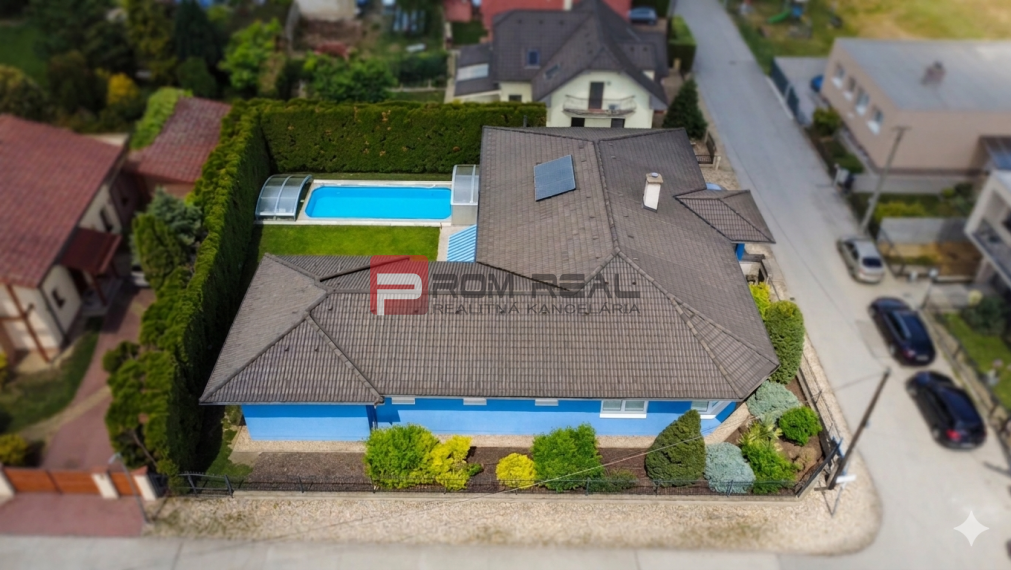 Na predaj priestranný 4i bungalov s bazénom a saunou v Dunajskej Lužnej