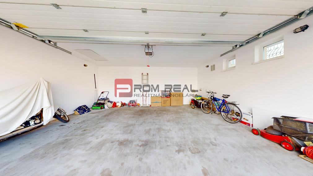 Na predaj priestranný 4i bungalov s bazénom a saunou v Dunajskej Lužnej