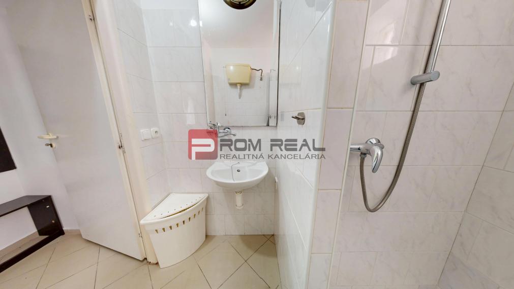 PRENAJOM 2 izbovy byt pri Amfiku