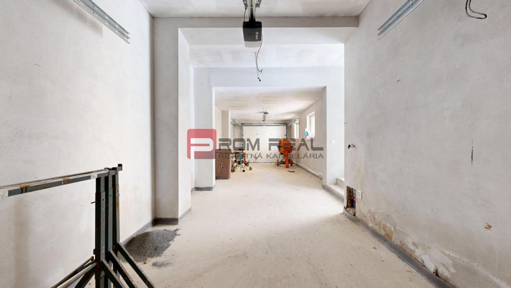Veľkorysý rodinný dom po rekonštrukcii pri centre Modry