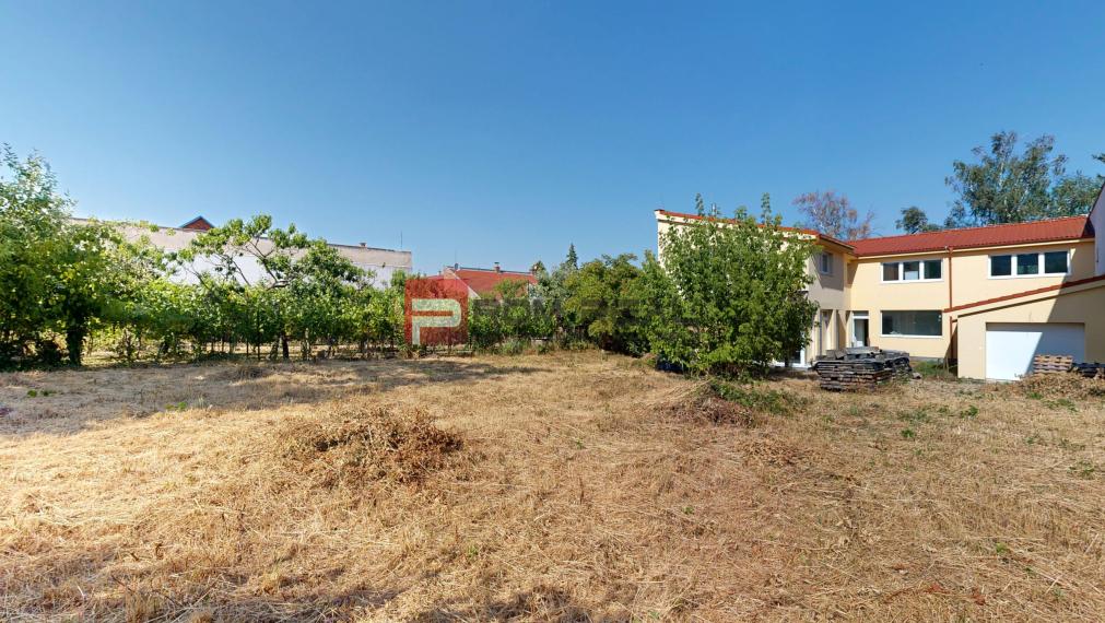 Veľkorysý rodinný dom po rekonštrukcii pri centre Modry