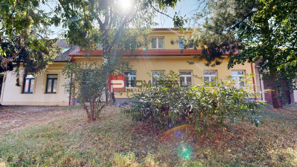 Veľkorysý rodinný dom po rekonštrukcii pri centre Modry