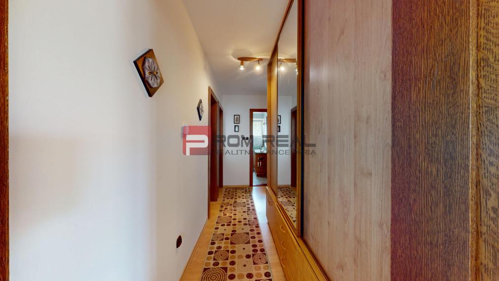 3D obhliadka - 4 izbový rodinný dom s bazénom v obci Tureň