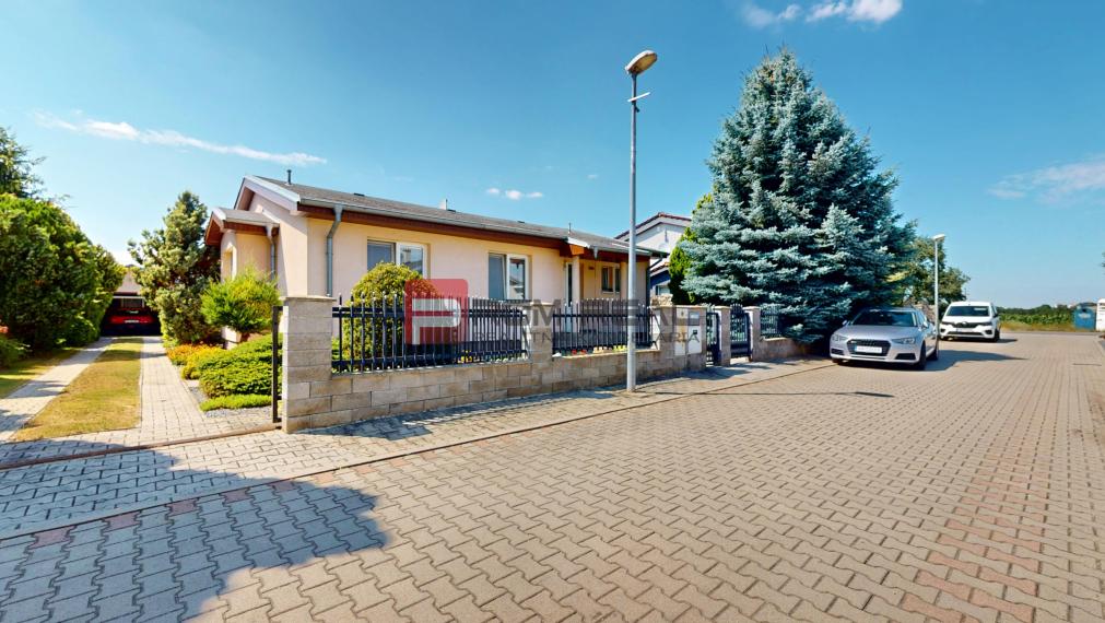 3D obhliadka - 4 izbový rodinný dom s bazénom v obci Tureň